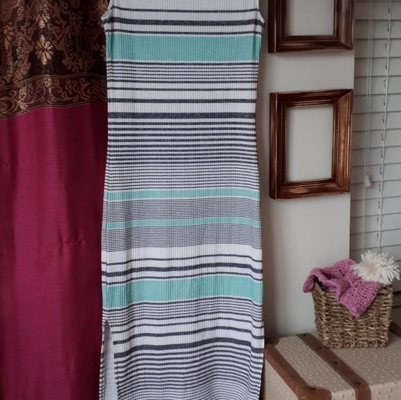 Dress - Picture 6 of 10